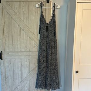 Lulus maxi dress brand new blue and white patterned tags on size medium